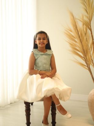 صورة فستان سهرة تيفاني لولو على الصدر وسكري في النفاش